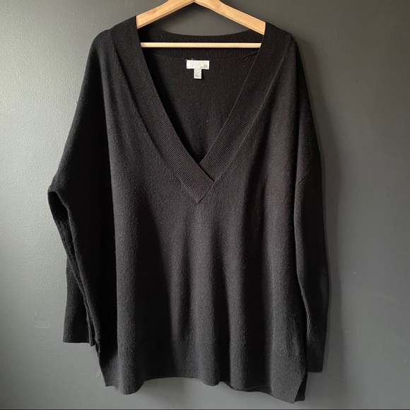 14th & Union Sweaters - 14th & Union black long sleeve V-neck sweater